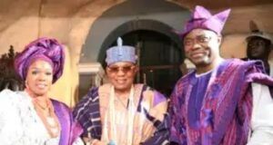 Deji Of Akure Install Makinde, Wife As Aare Omoluabi, Yeye Aare Omoluabi