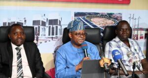 Shangodoyin, Oyo’s Energy Commissioner Speaks About How Makinde Reduced Energy Poverty In Two Years Oyo State Commissioner for Energy and Mineral Resources, Prof Dahud Shangodoyin (middle); briefing mediamen, while the Permanent Secretary of the Ministry, Mr Taiwo Ayanniyi (left) and Director, Design and Construction, Engr Joseph Ayodele look on, during the Omituntun 2.0 Mid-Term Inter Ministerial Press Briefing of the Ministry, held at the Governor's Office Media Conference Room, Secretariat, Ibadan…