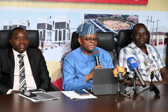 Prof Dahud Shangodoyin and others Oyo State Commissioner for Energy and Mineral Resources, Prof Dahud Shangodoyin (middle); briefing mediamen, while the Permanent Secretary of the Ministry, Mr Taiwo Ayanniyi (left) and Director, Design and Construction, Engr Joseph Ayodele look on, during the Omituntun 2.0 Mid-Term Inter Ministerial Press Briefing of the Ministry, held at the Governor's Office Media Conference Room, Secretariat, Ibadan…