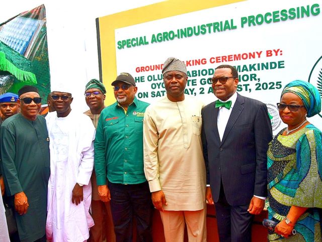 Oyo Gov Image L-R: Deputy Governor of Oyo State, Barr Bayo Lawal; PDP National Deputy Chairman (South), Hon Taofeek Arapaja; Director General Oyo State Agricbusiness Development Agency, Dr Debo Akande; Minister for Agriculture & Food Security, Senator Abubakar Kyari; Oyo State Governor, Seyi Makinde; President, African Development Bank, Dr Akinwumi Adesina; his wife, Yemisi; at the groundbreaking of Special Agro-Industrial Processing Zone Ijaye Hub in Akinyele local government Area of Oyo State. on Saturday…