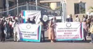 Like Police Colleagues, Retired Soldiers Protest Unpaid Entitlements ...the retired soldiers on the street demanding for their entitlements...