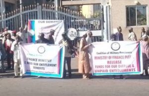 Like Police Colleagues, Retired Soldiers Protest Unpaid Entitlements ...the retired soldiers on the street demanding for their entitlements...