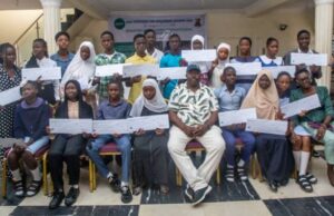 Sharafadeen Alli Pays WAEC Fees, Awards Scholarships To 56 Oyo Students