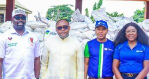 Anambra’s Vulnerable People Benefit Form Fidelity’s Food Bank Initiative L-R: Chairman, Awka South Local Government Area, Chinedu Okafor; Chancellor, Catholic Diocese of Awka, Reverend Charles Ndubuisi; Regional Bank Head, Awka, Fidelity Bank Plc, Dr. Nosa Orumwense; and Team Lead, Corporate Social Responsibility (CSR), Fidelity Bank Plc, Victoria Abuka; at the Fidelity Food Bank distribution event held in Awka, Anambra State recently…