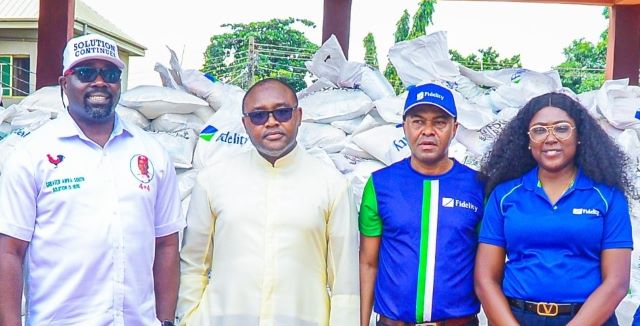 Fidelity Image L-R: Chairman, Awka South Local Government Area, Chinedu Okafor; Chancellor, Catholic Diocese of Awka, Reverend Charles Ndubuisi; Regional Bank Head, Awka, Fidelity Bank Plc, Dr. Nosa Orumwense; and Team Lead, Corporate Social Responsibility (CSR), Fidelity Bank Plc, Victoria Abuka; at the Fidelity Food Bank distribution event held in Awka, Anambra State recently…