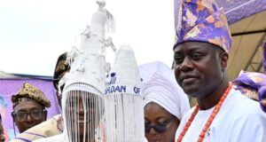 Makinde Pushes For Upholding Of Olubadan Traditional System As He Inaugurates Oba Ladoja Engineer ‘Seyi Makinde, right, with the new Olubadan, His Imperial Majesty, Oba Rashidi Ladoja...