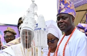 Makinde Pushes For Upholding Of Olubadan Traditional System As He Inaugurates Oba Ladoja Engineer ‘Seyi Makinde, right, with the new Olubadan, His Imperial Majesty, Oba Rashidi Ladoja...