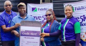 Fidelity Bank’s GAIM 6 Promo Extension: A Timely Boost For Financial Inclusion & Economic Empowerment L–R: Direct Sales Executive, Fidelity Bank Plc, Adegboyega Ademokunwa; GAIM 6 Eight Monthly draw Winner, Innocent Okoro Orji; Branch Leader, Fidelity Bank Plc, Gbagada, Chinwe Umez-Eronini; and Product Manager, Savings, Fidelity Bank Plc, at the GAIM 6 prize presentation ceremony held at Gbagada Building Materials market in Lagos recently…