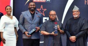 BAFI: Fidelity Bags Awards For Best Export, Trade Support & Innovation L–R: Seye Otite, Media Relations Officer; Tolulope Rojaiye, Team Member, Brand & Communications Division; Meksley Nwagboh, Divisional Head, Brand & Communications; Stanley Amuchie, Executive Director/Chief Operations and Information Officer (all of Fidelity Bank Plc); Christopher Bajowa, President, Pension Fund Operators Association of Nigeria; and Omonsegho Ibironke, Team Lead, Events and Business Promotions, Fidelity Bank Plc; at the BusinessDay Bank and Other Financial Institutions’(BAFI) Awards 2025 where Fidelity Bank bagged the awards for the Best Bank for Export & Trade Finance and Most Innovative Bank of the Year recently…