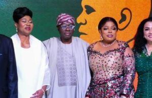 When Fidelity Bank Hosted Black-Tie Gala Honouring Afreximbank President L -R: Minister of Industry, Trade and Investment, Dr. Jumoke Oduwole; the outgoing President and Chairman of the African Export-Import Bank (Afreximbank), Professor Benedict Okechukwu Oramah; his wife, Mrs. Chinelo Oramah; Lagos State Governor, Mr. Babajide Sanwo-Olu; Managing Director and Chief Executive Officer, Fidelity Bank Plc, Dr. Nneka Onyeali-Ikpe; Minister of State for Finance, Dr. Doris Nkiruka Uzoka-Anite; and Minister of Art, Culture, Tourism and Creative Economy, Ms. Hannatu Musawa; at a black-tie dinner hosted by Fidelity Bank to celebrate the retirement of Prof. Oramah in Lagos recently…