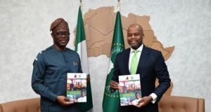 Photo: Seyi Makinde Visits AfCFTA Secretariat In Accra, Ghana …Oyo State Governor, Seyi Makinde (left) and Secretary General, African Continental Free Trade Area (AfCFTA), His Excellency Wamkele Mene, during the visit…