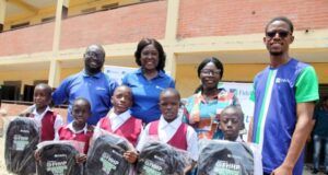 Fidelity Bank Promotes Quality Education in Mushin, Lagos L-R: Ahmed Adebisi, Member, Eminence Inductees Class of 2025, Fidelity Bank Plc; Victoria Abuka, Team Lead, Corporate Social Responsibility (CSR), Fidelity Bank Plc; Folasade Kasunmu, Vice Principal, Eko Boys’ Junior High School, Mushin; and Chinwendu Chukwujekwu, Member, Eminence Inductees Class of 2025, Fidelity Bank Plc; with students of Eko Boys’ Junior High School, at the donation of school bags and notebooks to the students in Mushin, Lagos recently…