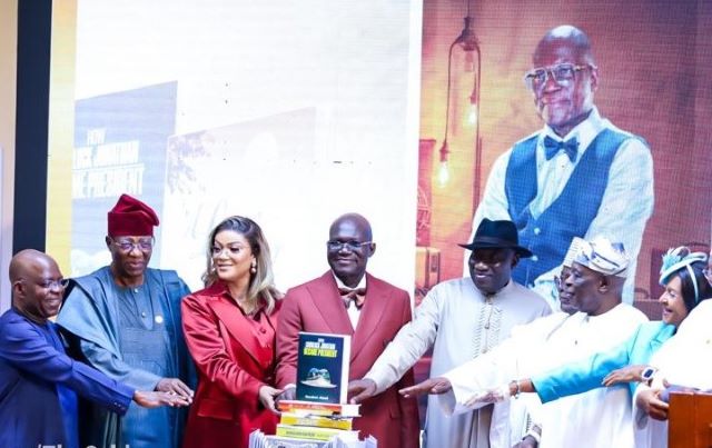 Reuben Abait 2 L-R: Governor Alex Otti, Otunba Gbenga Daniel, Dr Reuben Abati and wife, Dr Goodluck Jonathan and others...at the event... (TheCable image)