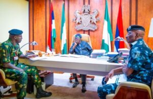 Tinubu Meets Service Chiefs Again, Orders Withdrawal Of Police Officers Guarding VIPs President Bola Tinubu and service chiefs during their meeting on Sunday...