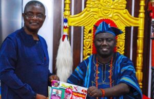 Photos: Agboola, ParrotXtra Media Boss Pays Courtesy Call On Alaafin Owoade Ambassador Olayinka Agboola, left, with the Alaafin of Oyo, HIM Akeem Owoade...