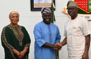 Gov Makinde Appointed New SSG To Drive Fresh Initiatives – Oyelade, Oyo Information Commissioner Oyo State Governor, Seyi Makinde (right); newly appointed Secretary to the State Government, Prof Musibau Babatunde (middle) and his wife, Muibat, during the swearing-in of Prof Babatunde as SSG, held at Executive Chamber, Governor's Office, Ibadan. PHOTO: Dare Alesinloye