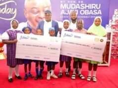 Excitement As Obasa Redeems ₦100, 000 Cash Promise To 500 Secondary School Students Rt. Hon. (Dr) Mudashiru Obasa, Speaker of Lagos Assembly...with some of the students...