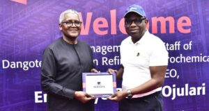 Security For Nigeria’s Energy Future:Dangote Refinery, NNPC Forge Strategic Alliance President/ CE, Dangote Industries limited, Aliko Dangote, left, presents gift to Group Chief Executive Officer of the Nigerian National Petroleum Company (NNPC), Engr. Bayo Bashir Ojulari; During the Group Chief Executive Officer Members of the Board and Executive Management Team of Nigerian National Petroleum Company Limited Visit to Dangote Petroleum Refinery and Fertiliser in Lekki Lagos on Saturday February 2026…