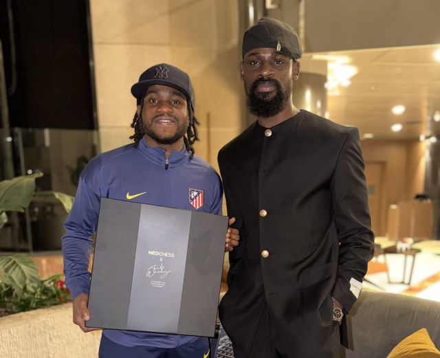 Lookman and Onakoya poses with chessboard