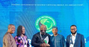 Shell Honoured For ‘Best Oilfield Development Projects’ At Abuja Energy Summit Business Value Manager, Shell Nigeria Exploration and Production Company Limited (SNEPCo), Chidi Nkazi; Chief Executive, Nigerian Upstream Petroleum Regulatory Commission (NUPRC), Oritsemeyiwa Eyesan; SNEPCo’s General Manager, Emerging Projects, Olaposi Fadahunsi; SNEPCo’s General Manager, Corporate Relations, Ahmed Abubaker and SNEPCo’s Commercial Lead, Odinakachi Umunna during the 9th Nigeria International Energy Summit (NIES) award ceremony which held in Abuja last week…