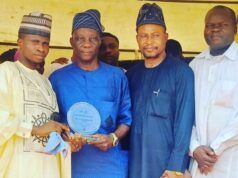 Oyo Vendors’ Boss, Amb. Babatunde Abimbola Bags Award From EOB Live Radio Amb. Babatunde Abimbola (second left) being presented with award by Esinniobiwa Soliu Olalekan (left) of EOB live Radio