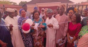Makinde’s Wife Flags Off Health Insurance Scheme Programme For The Elderly In Egbeda LG