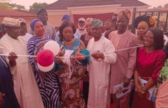Makinde’s Wife Flags Off Health Insurance Scheme Programme For The Elderly In Egbeda LG