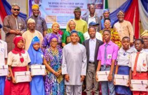 600,000 Students Benefit As Sanwo-Olu Distributes Smart Tablets