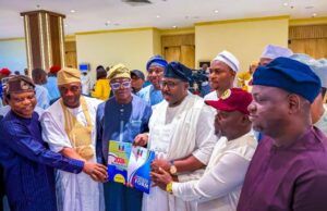 Oyo 2027: Sharafadeen Alli, NASS Aspirants Obtain APC Nomination Forms L-R: Oyo South Senatorial district aspirant, Honourable Remi Oseni; Oyo Central Senator, Yunus Akintunde; National Secretary of the All Progressives Congress (APC), Senator Bashir Ajibola; governorship aspirant, Senator Sharafadeen Alli; Honourable Adesoji Adedeji; and Honourable Akeem Adeyemi, when Alli and others picked their expression of interest and nomination forms in Abuja, on Wednesday…