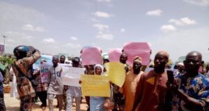 Ibadan Circular Road: Affected Residents Protest Again, Appeal To Makinde, Olubadan Ibadan Circular Road residents protest