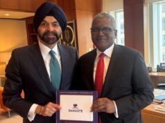 Photo: World Bank President Plays Host To Aliko Dangote In Washington DC …the President/Chief Executive of Dangote Industries Limited, Aliko Dangote (right) presenting a souvenir to the President of World Bank Group, Mr. Ajay Banga…