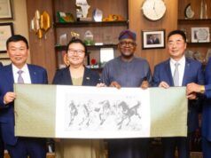 Dangote Refinery Hailed For Showcasing Power Of Domestic Value Addition L-R: GMD/CEO, Dangote Cement Plc, Arvind Pathak; Chairman, Sinoma International Engineering Co. Ltd., Yin Zhisong; Consulate General of the People’s Republica of China, Yan Yaqing; President/CE, Dangote Industries Limited, Aliko Dangote; Chairman of the Board, Sinoma International Engineering Co. Ltd., Lin Zhisong and Vice President Oil & Gas, Dangote Industries Limited, Devakumar Edwin, during the Sinoma International visit to Dangote Head Office in Lagos…