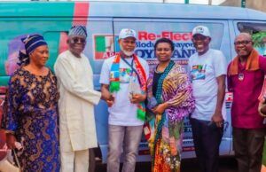 Mpumalanga APC Chairman Donates Campaign Vehicle To Oyebanji For Re-Election, Urges Support for Tinubu Six people stand in a row in front of a blue campaign van with a 'Re-Elect' banner, posing for a group photo at a political event.