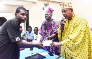 Dangote Granite Mines Boosts Access To Education With Bursary Awards For Ogun Host Community Students L-R: One of the beneficiary students from Abraham Adesanya University, Balogun Akeem; General Manager, Community Relations, Dangote Granite Mines, Joseph Alabi; Sopinlukale of Oke Sopin, Ijebu- Igbo, Oba Dr. Mufutau Adesesan Yusuf during the Dangote Granite Mines Bursaries Awards for the Host Communities in Ijebu- Igbo in Ijebu North Local Government Area of Ogun State at the weekend…