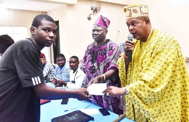 Dangote Imagee L-R: One of the beneficiary students from Abraham Adesanya University, Balogun Akeem; General Manager, Community Relations, Dangote Granite Mines, Joseph Alabi; Sopinlukale of Oke Sopin, Ijebu- Igbo, Oba Dr. Mufutau Adesesan Yusuf during the Dangote Granite Mines Bursaries Awards for the Host Communities in Ijebu- Igbo in Ijebu North Local Government Area of Ogun State at the weekend…