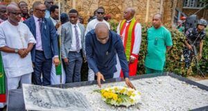 Oyo Governor Remembers Late Dad, Pa Olatubosun Makinde 14 Years After ...Governor Seyi Makinde...with others at the church cemetery...