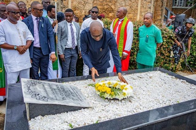 Makinde Remembers Dad ...Governor Seyi Makinde...with others at the church cemetery...