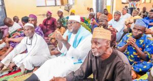 Olajide ‘Odidiomo’ Visits Felele Muslim Community, Donates N5m For Mosque Development