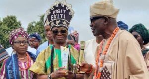 Honouring Character Above Cash: Egbe Omo Usi Confers “Pride of Usi and Brand Ambassador” Award On Wale Ojo-Lanre