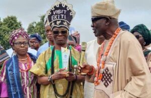 Honouring Character Above Cash: Egbe Omo Usi Confers “Pride of Usi and Brand Ambassador” Award On Wale Ojo-Lanre