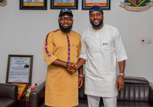 Ogundoyin with APM youth