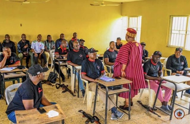 Orangun of Oke Ila a Oba Adedokun Abolarin...addressing the officers...