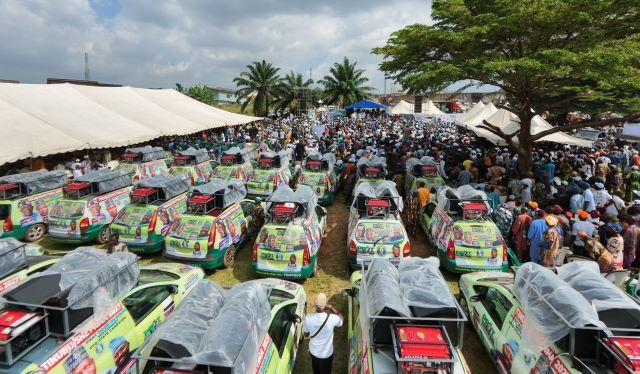 Alli 1 (2) ...vehicles donated to Oyo APC Campaign Council...