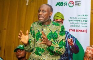 Oyo Central: PDP Senatorial Candidate Olunloyo Unveils Six-Point Agenda, Pledges Transparency Ayobami Akinyode Olunloyo...making his point...