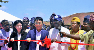Ondo Community Celebrates Early Christmas As LG Electronics Donates 21st Solar-Powered Borehole L-R: Head, Corporate Marketing, LG Electronics, Mr. Paul Mba, Assistant Product Manager, Eco Solutions, LG Electronics, Ms. Yeeun Kim, General Manager, Media Entertainment Solutions, TV Department, LG Electronics, Mr. Choongbae Seo, Executive Local Government Chairman, Oka Akoko South West, Honourable. Ayọ Ajana, and the community leaders, Oka Akoko Osan Agba, at the commissioning of LG's expanded Environmental, Social, and Governance (ESG) initiative, marked by the donation of a solar-powered borehole to Osan Agba, Oke Oka Akoko, Ondo State, today…
