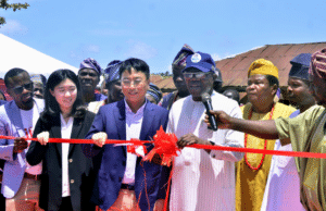 Ondo Community Celebrates Early Christmas As LG Electronics Donates 21st Solar-Powered Borehole L-R: Head, Corporate Marketing, LG Electronics, Mr. Paul Mba, Assistant Product Manager, Eco Solutions, LG Electronics, Ms. Yeeun Kim, General Manager, Media Entertainment Solutions, TV Department, LG Electronics, Mr. Choongbae Seo, Executive Local Government Chairman, Oka Akoko South West, Honourable. Ayọ Ajana, and the community leaders, Oka Akoko Osan Agba, at the commissioning of LG's expanded Environmental, Social, and Governance (ESG) initiative, marked by the donation of a solar-powered borehole to Osan Agba, Oke Oka Akoko, Ondo State, today…